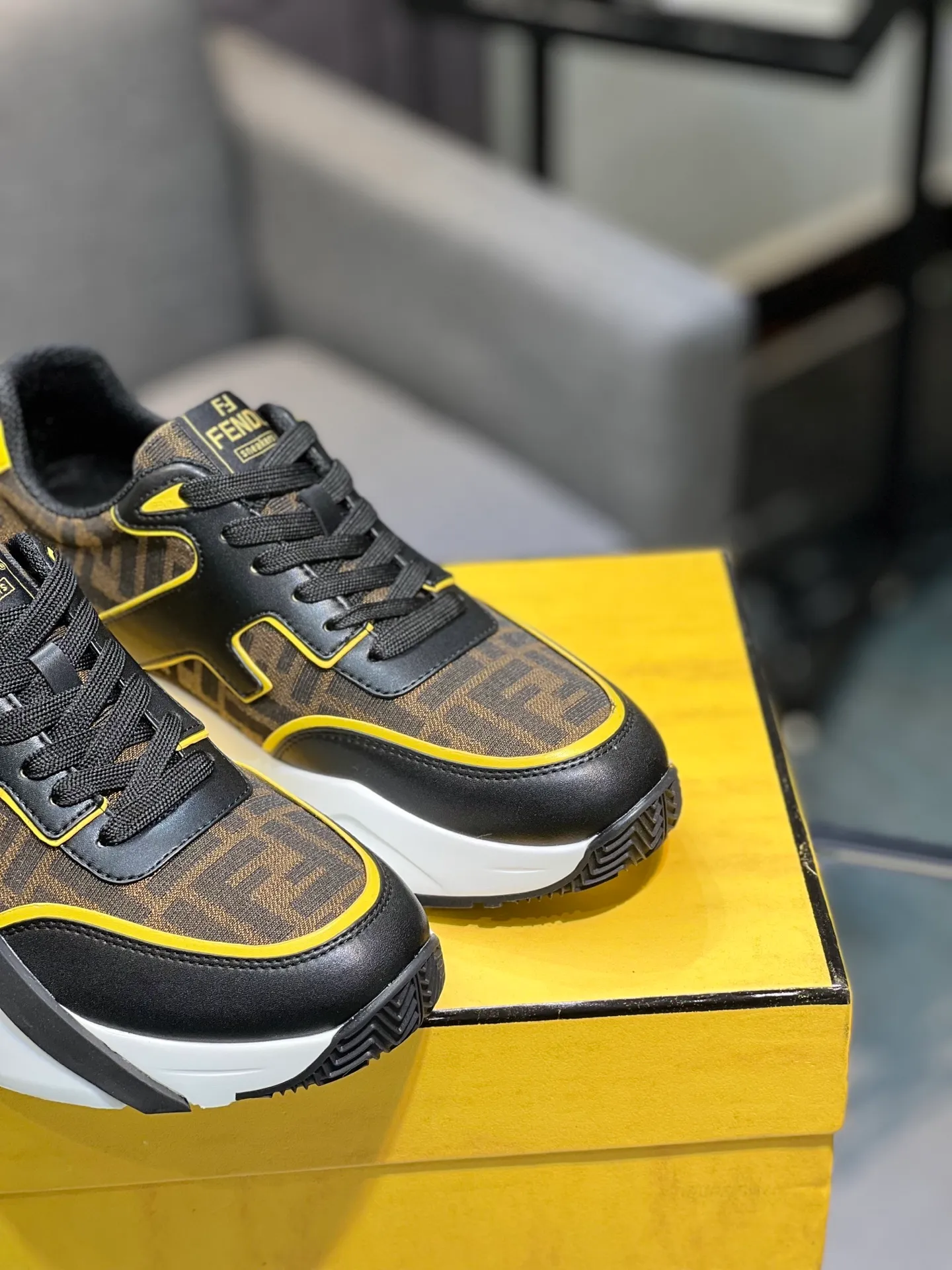 Men's shoes 💰580 FENDI men's fashion casual shoes 👟Hot sale🔥Official website 1:1 replica ⬆️Original quality - Original leather - Original breathable mesh lining Original outsole 1:1 replica, code number 38-44 (45-46 customized)